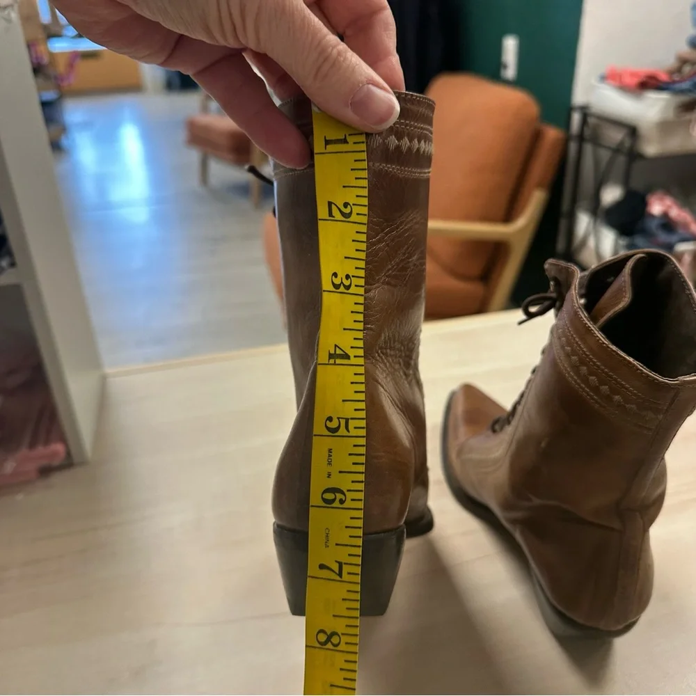 Women’s Vintagr Brown Leather Lace-Up Western Boots - Picture 6 of 13